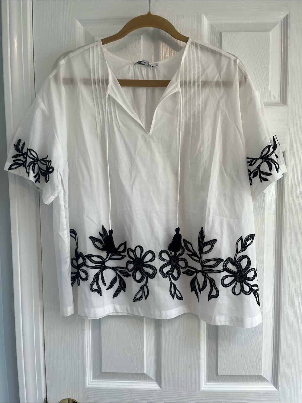 Chico's White Cotton Tunic with Black Floral Embroidery